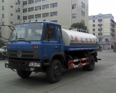 東風11噸灑水車 高效多功能的環(huán)境衛(wèi)士