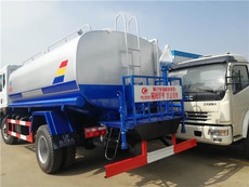 高效環(huán)保，專業(yè)守護——城市清潔與綠化好幫手 灑水車